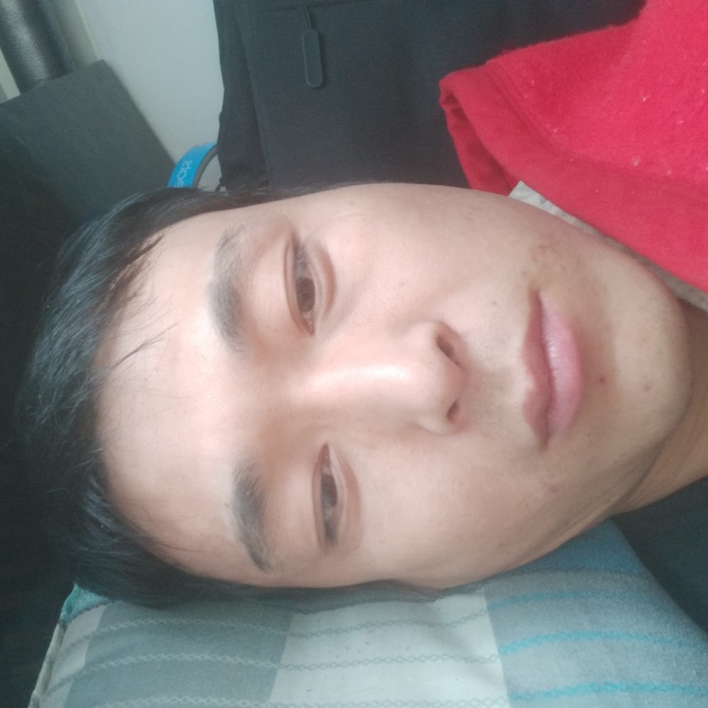 方盒浅吻爱撒娇的照片