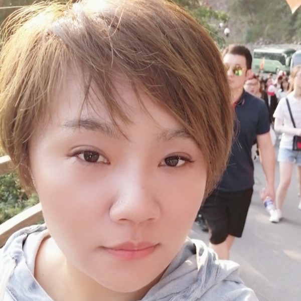 平淡那红酒的照片