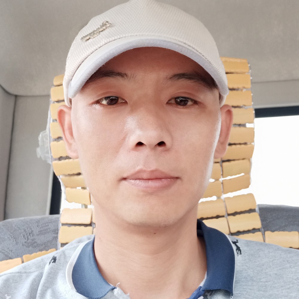 蜡烛挽手缠绵的照片