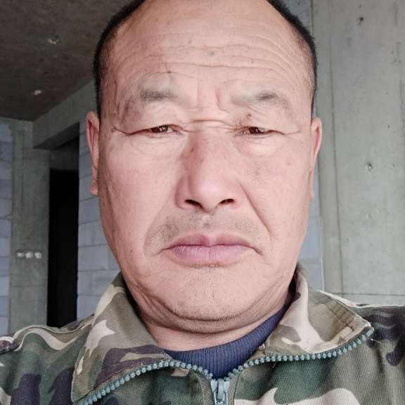 黑裤完美白衣和条的照片
