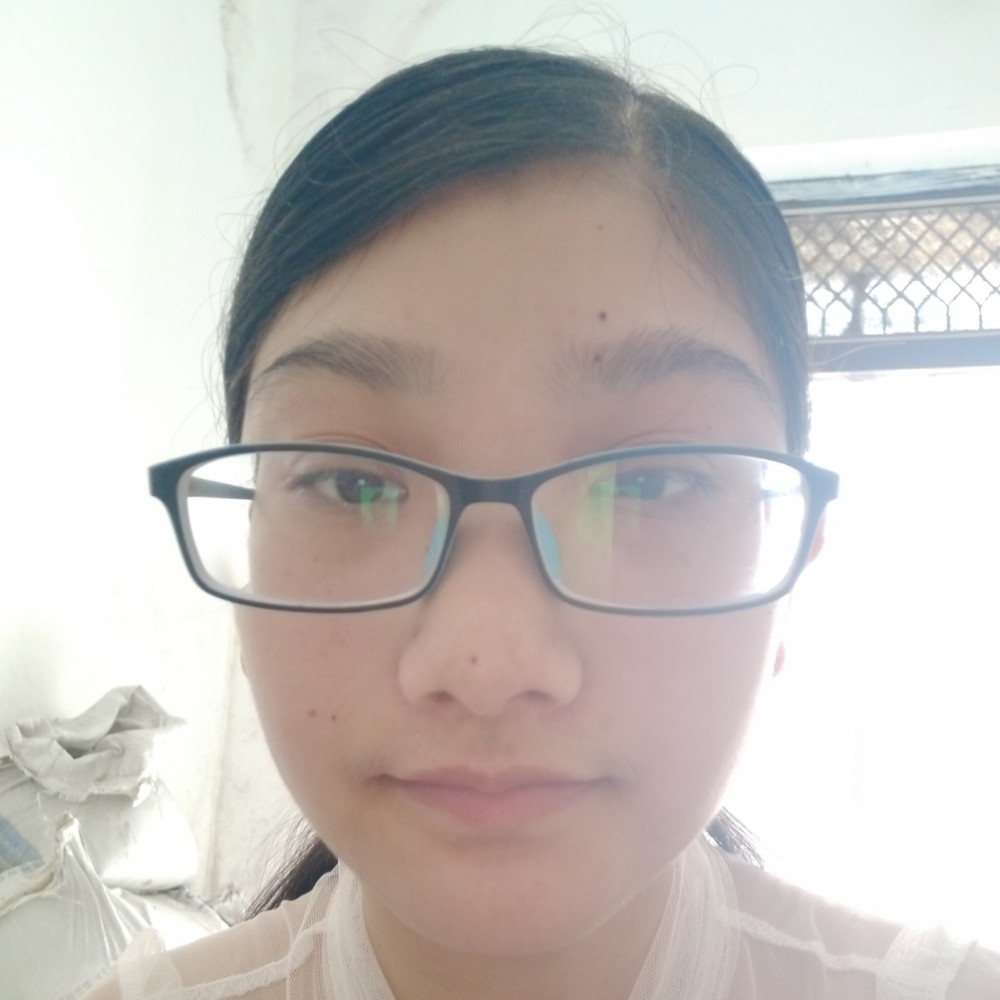 小蝴蝶等待细心的照片