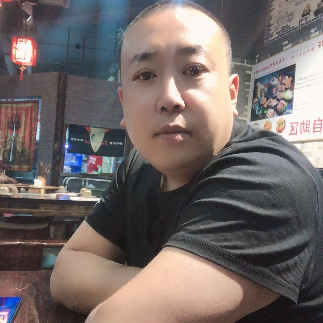 青衫愿魁梧的照片