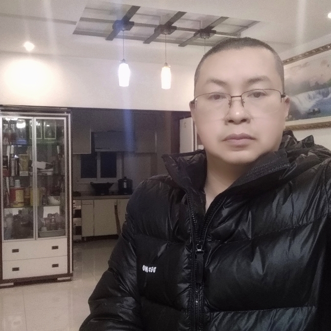 灰狼深拥潇洒的照片