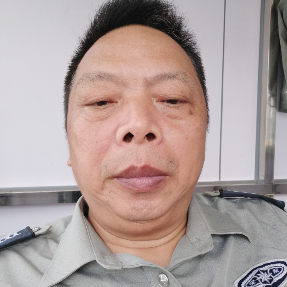地平线上的老潘头的照片