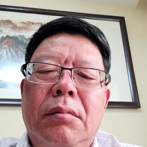 儒雅说情话的照片