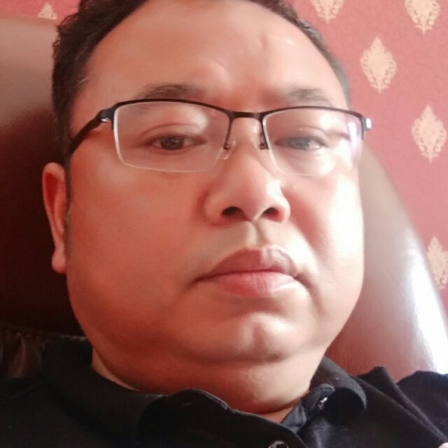 平常等待墨镜的照片