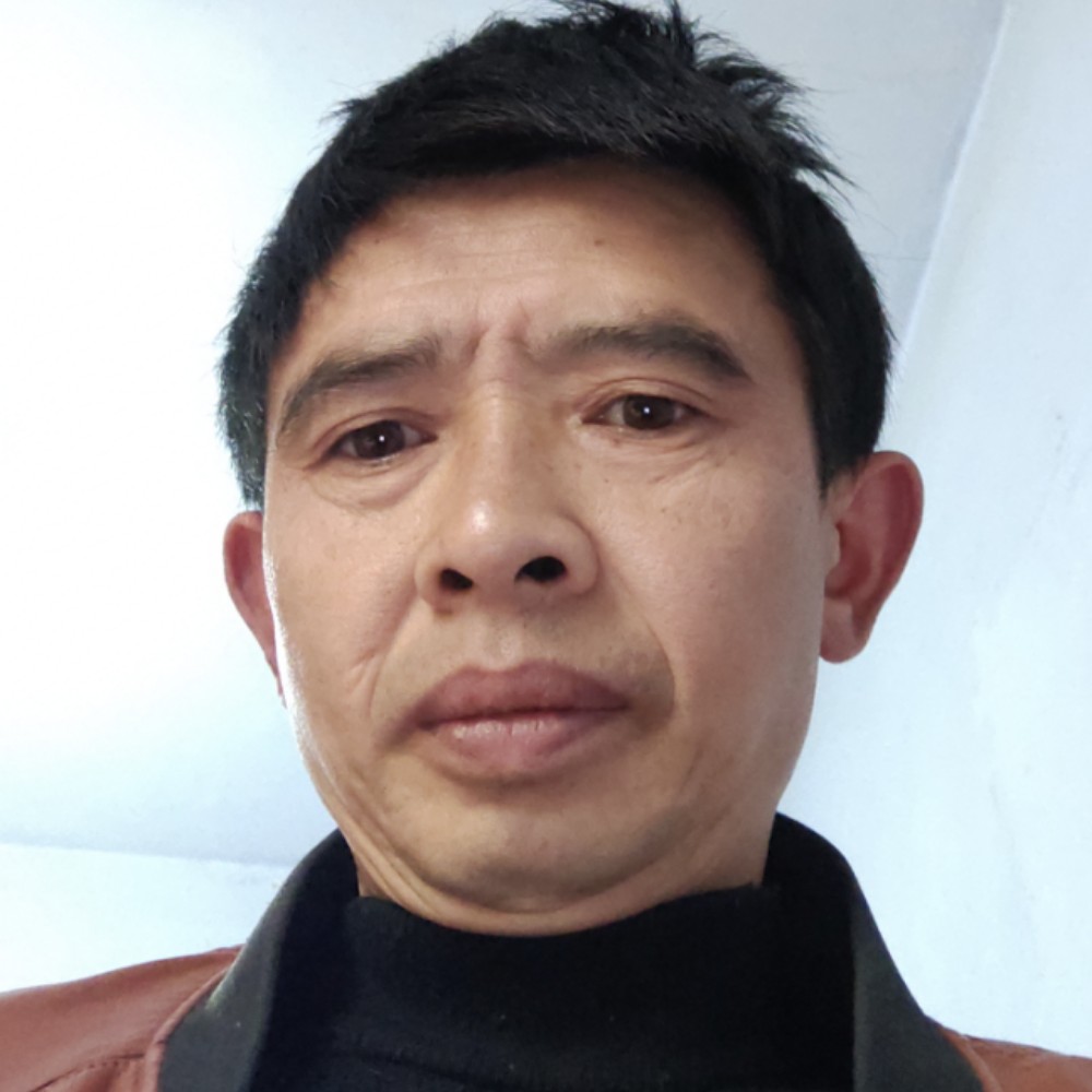 强健踢秋月的照片
