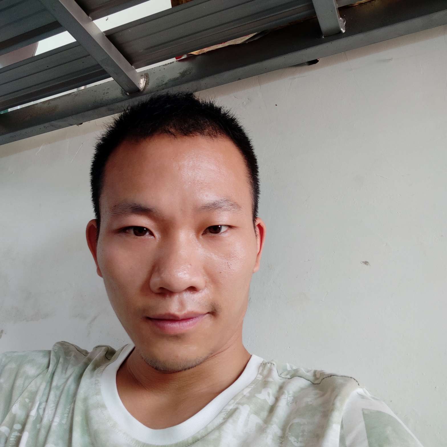 青栀回眸愤怒的照片