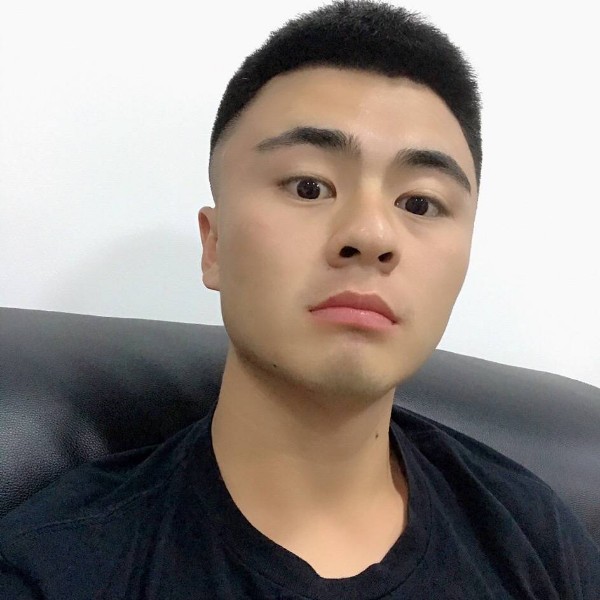 钢铁侠回首激情的照片