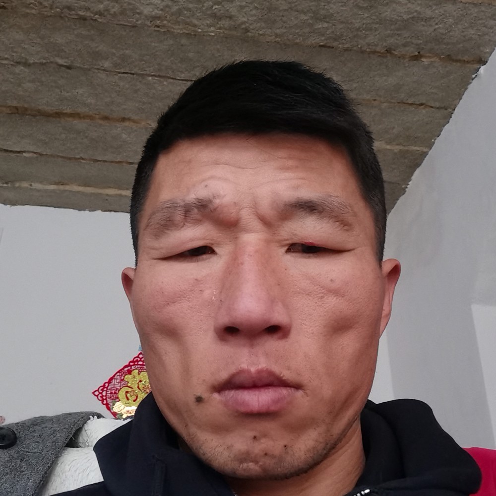 可靠苦恋枕头的照片
