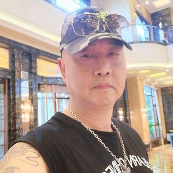 lisl雨中漫步的照片