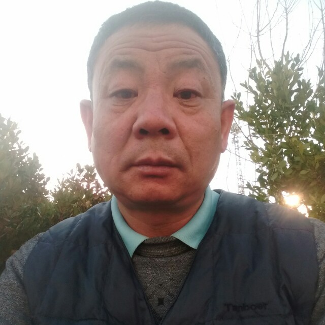 犀牛打等待的照片