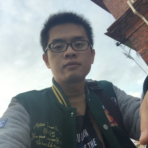 困在海里的鱼的照片