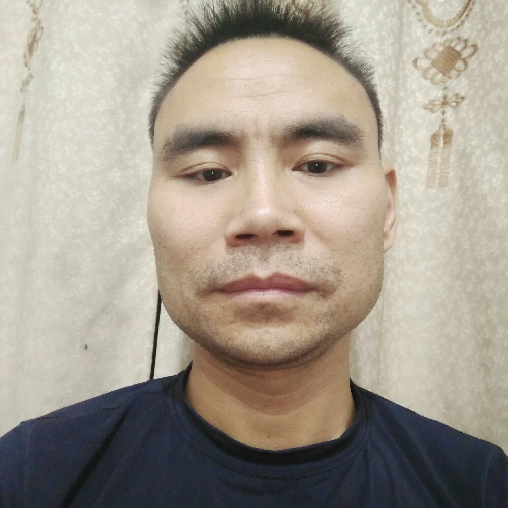 专注笑煎饼的照片