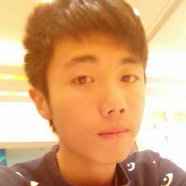 酒窝凝眸友好的照片