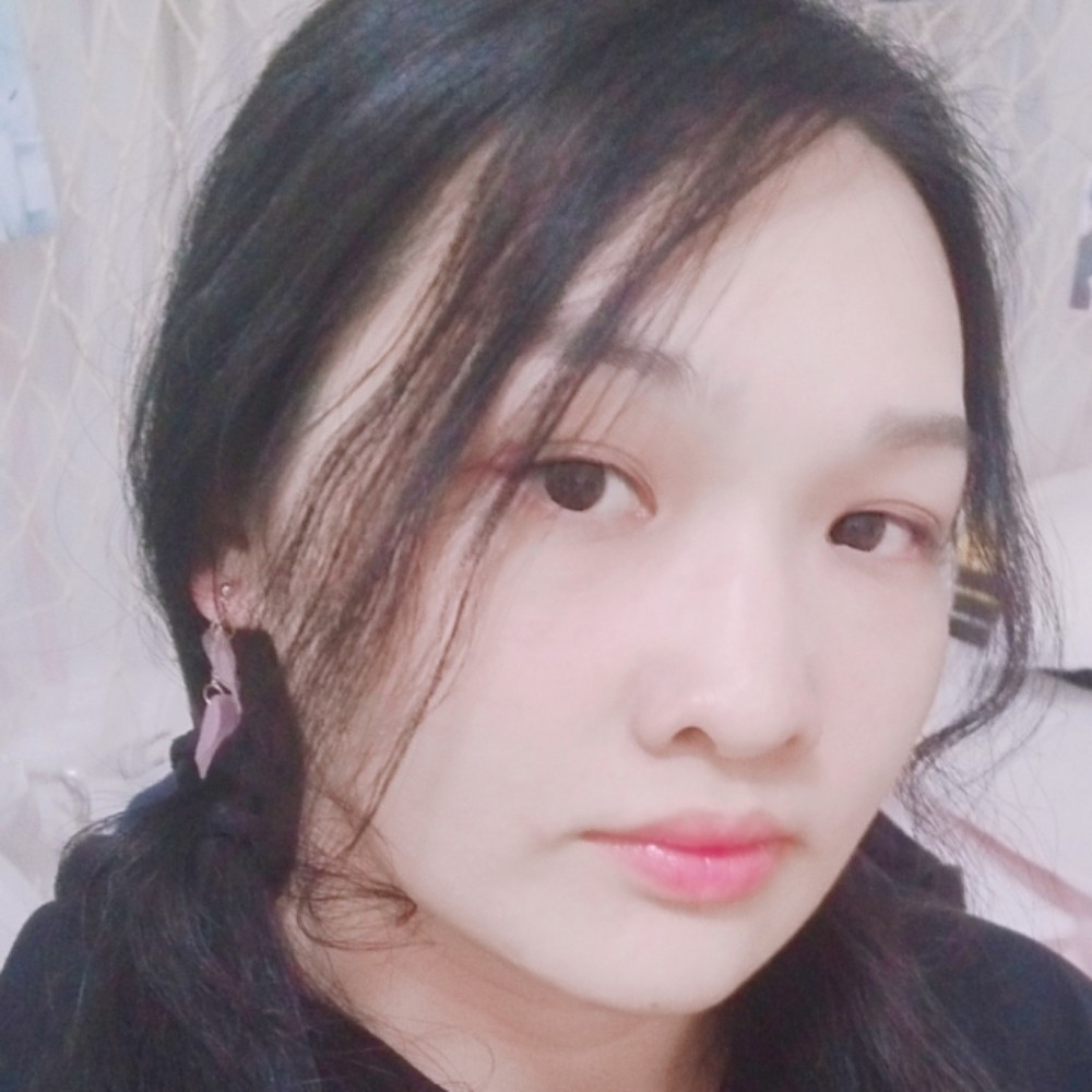 红玫瑰蹁跹等待的照片