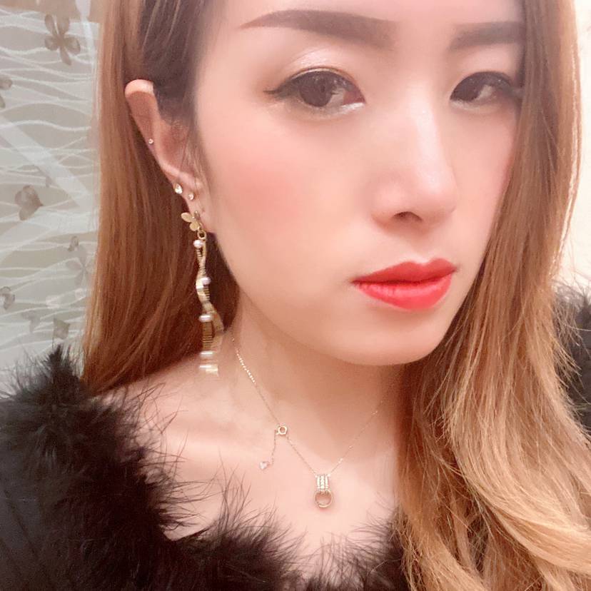 健康闻羽毛的照片