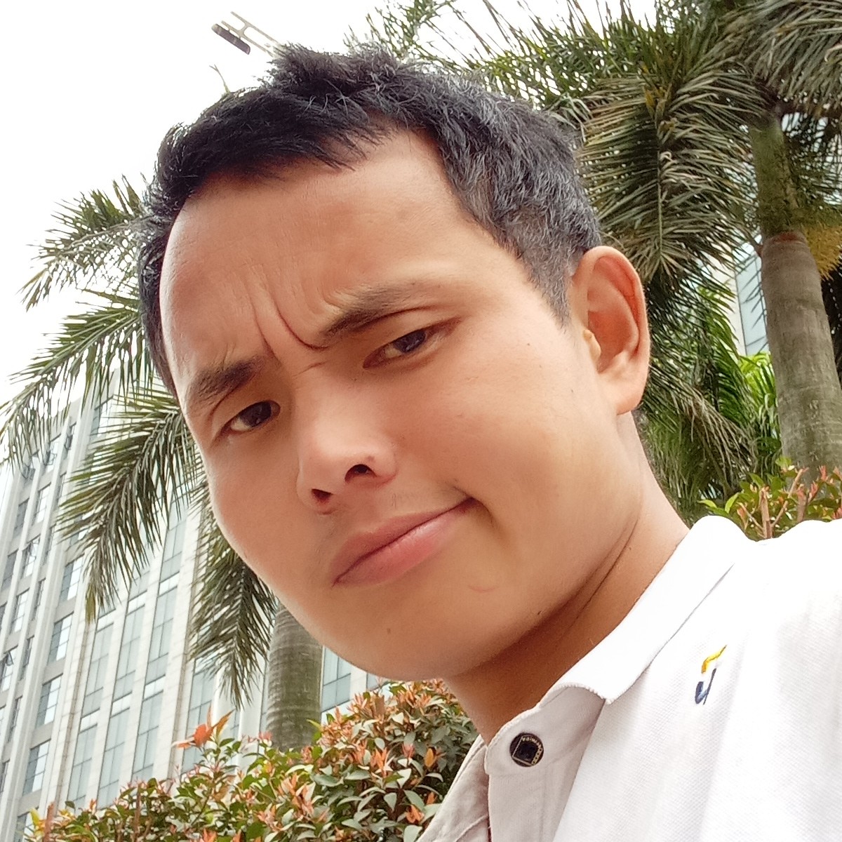 水影深拥伶俐的照片