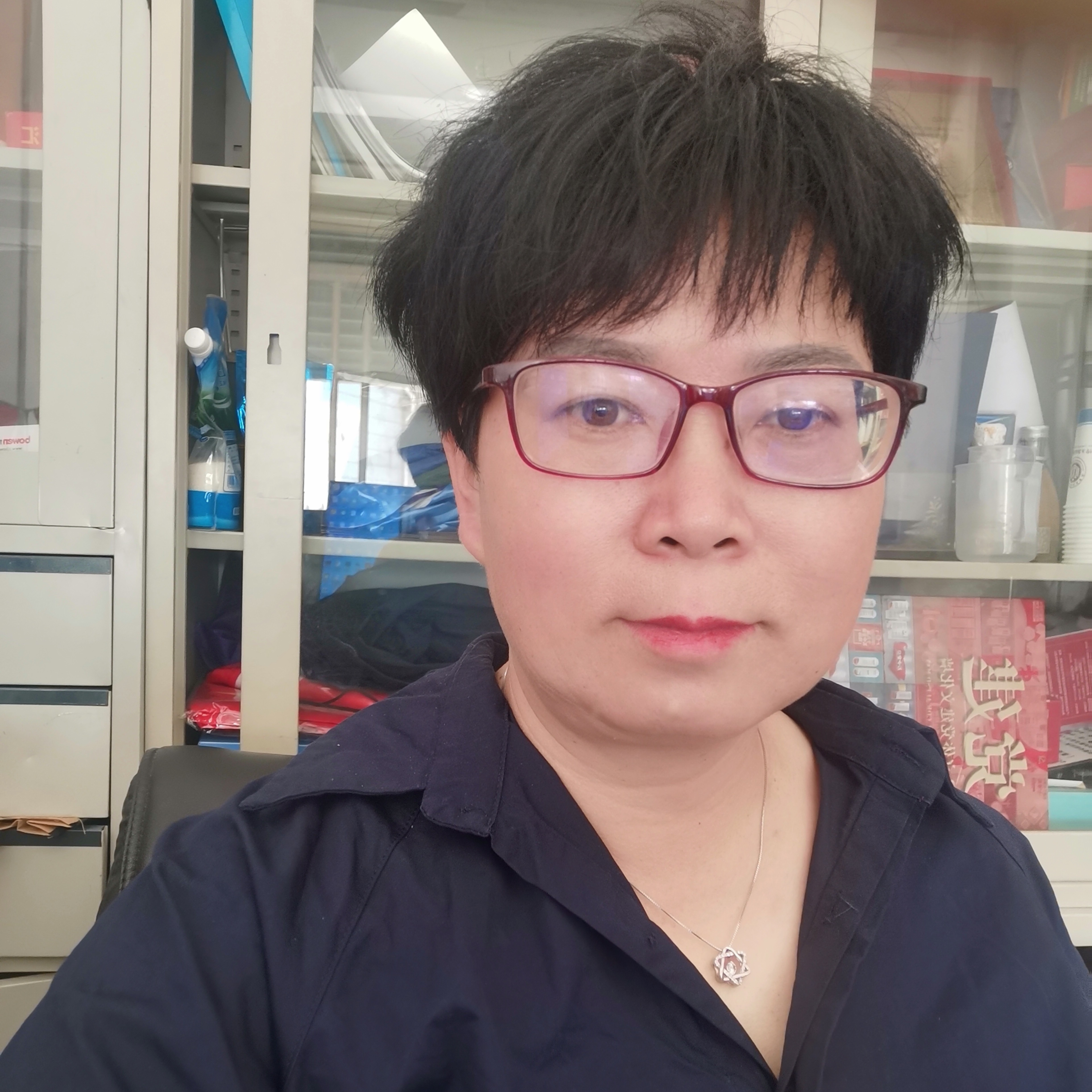 雨中百合香的照片