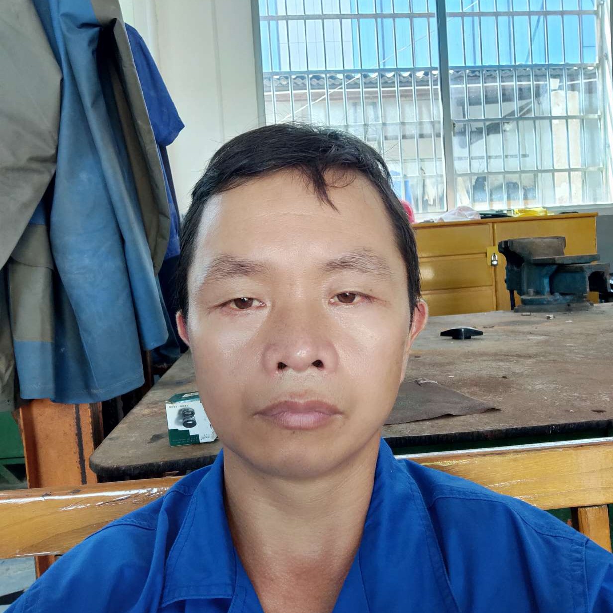假装更幸福的照片