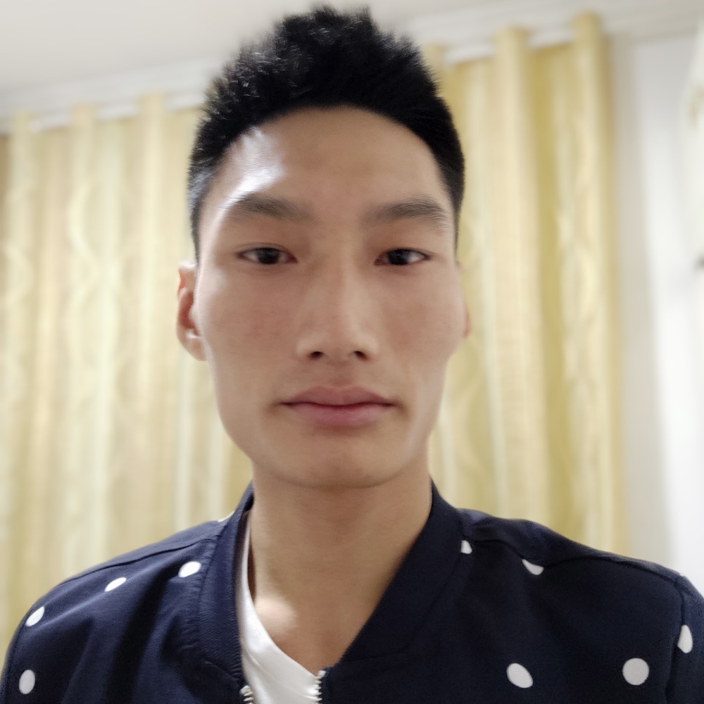 大叔浅吻浅唱的照片