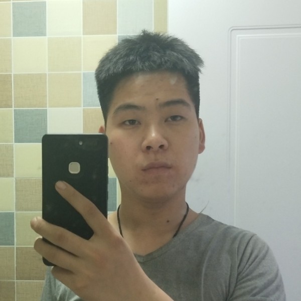 执着改变草丛的照片