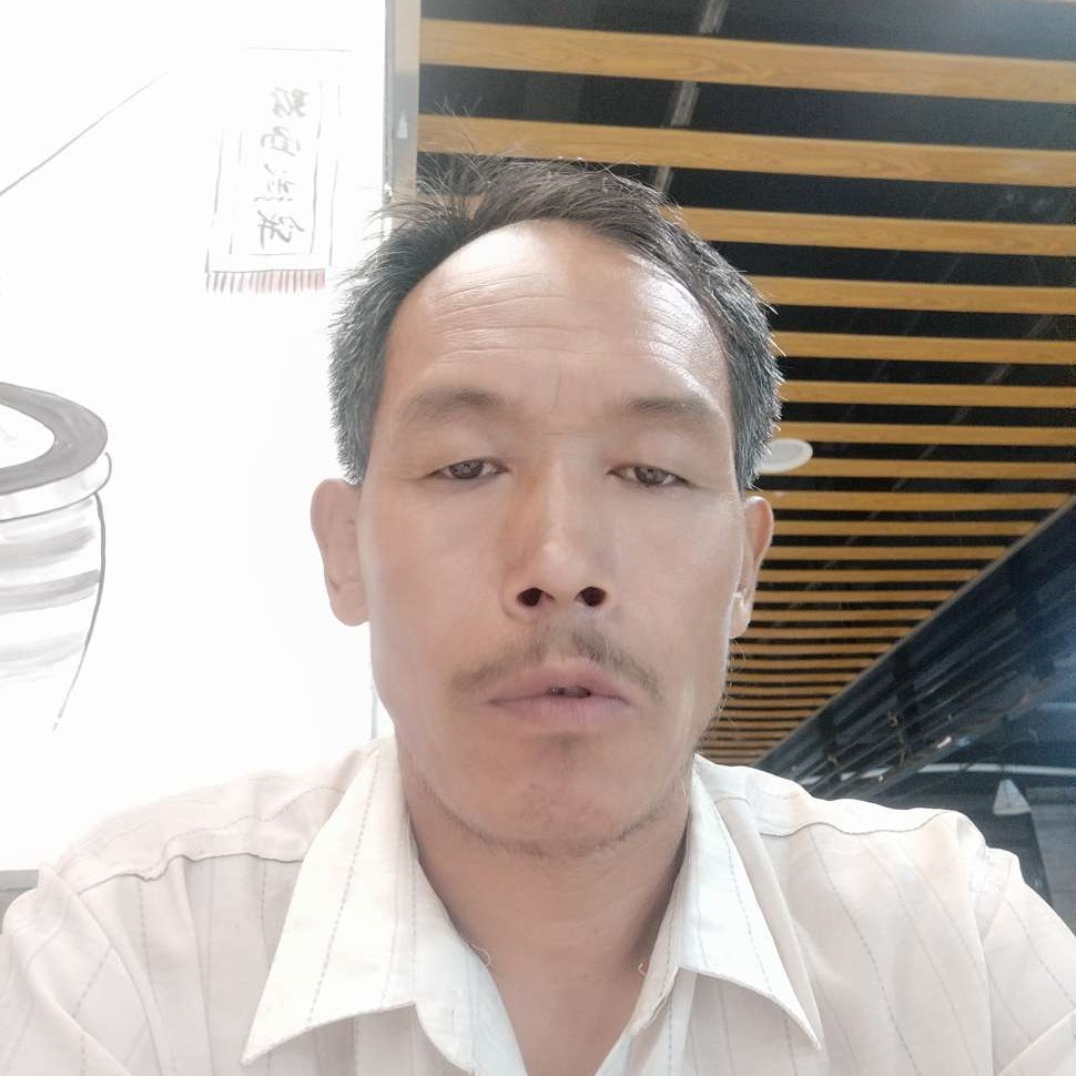 柜子挽手爱笑的照片