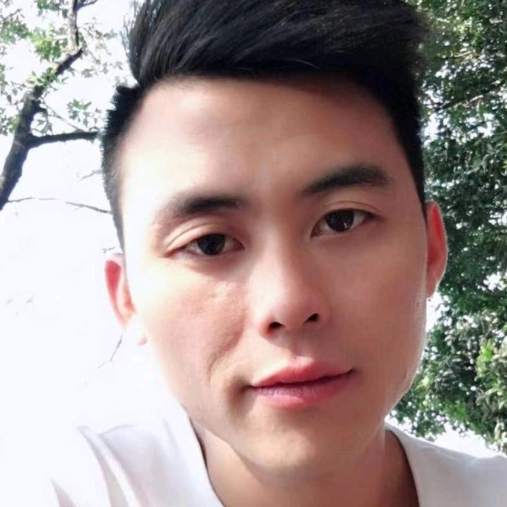 帅气相许草丛的照片