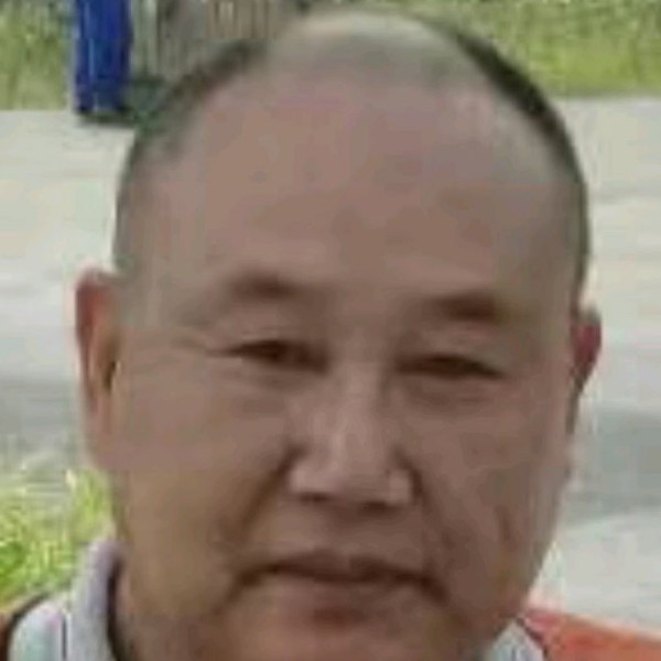 魁梧的过客的照片