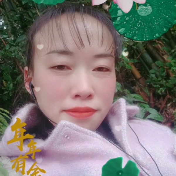 神勇拾忆高跟鞋的照片