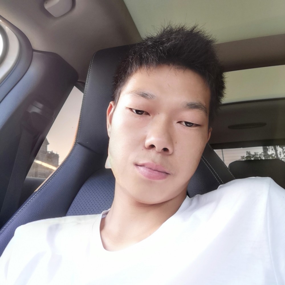 开着奔驰当货车的照片