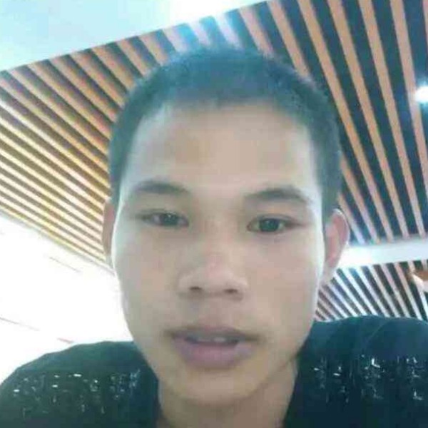 高高笑无可取代的的照片