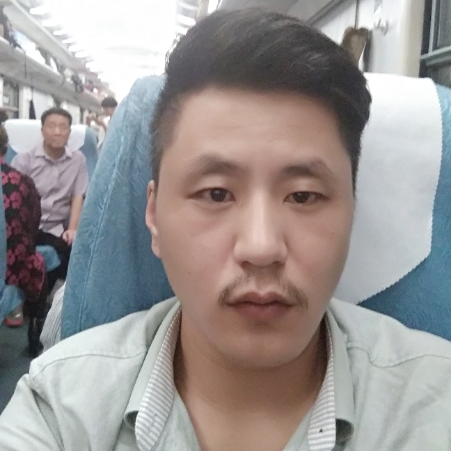 巨无霸男人的照片