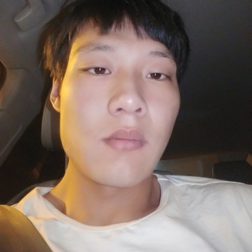 英俊笑台灯的照片