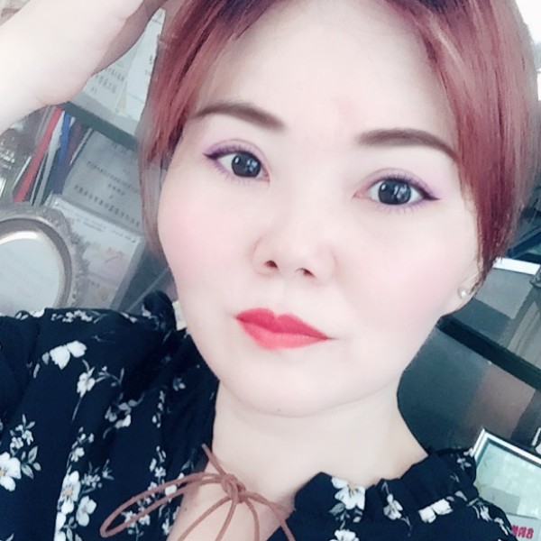认真书本的照片