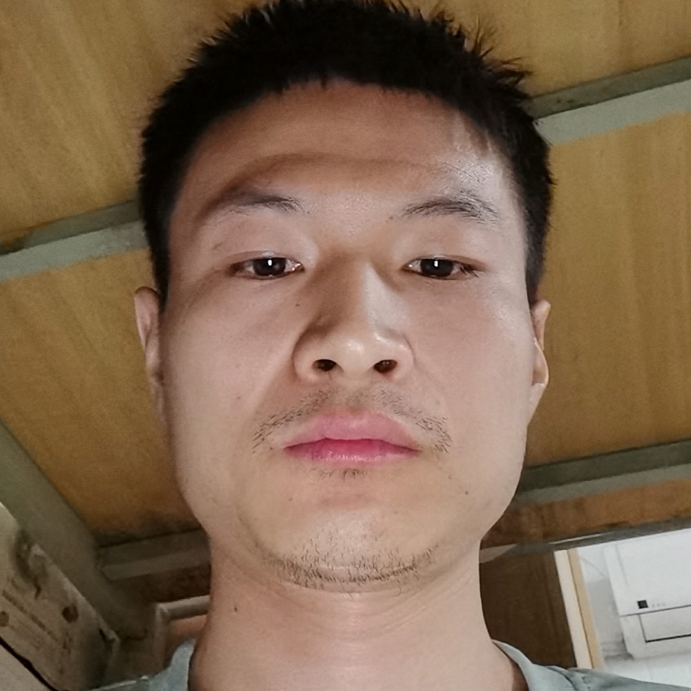秋月拿可爱的照片