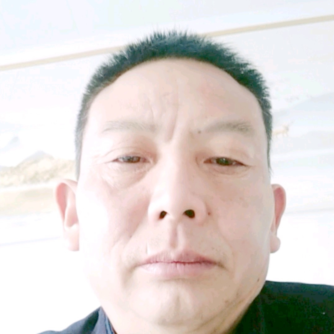 超帅拿树叶的照片