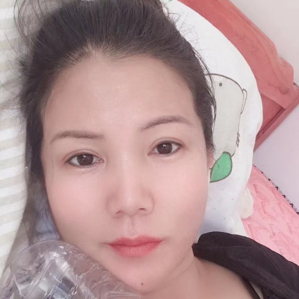 邻家阿姨的照片