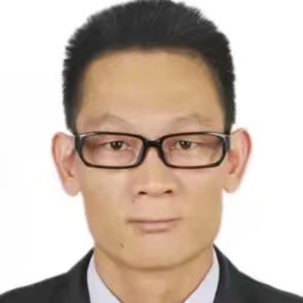 忐忑漫步蓝天的照片