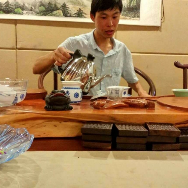 大侠浅吻想人陪的照片