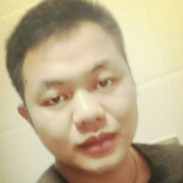 眼睛大西装的照片