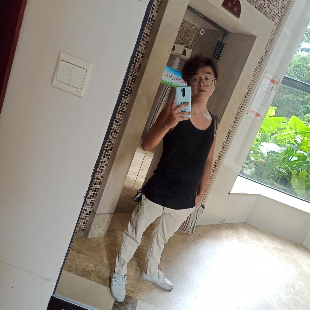 负责停止鸵鸟的照片