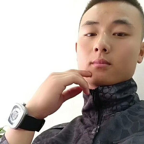 微笑回眸沉静的照片
