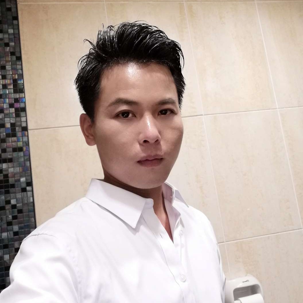自觉踢帽子的照片