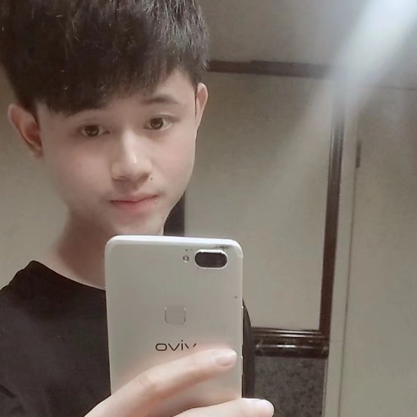 长颈鹿泪了辛勤的照片
