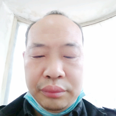 对面有个二师兄的照片
