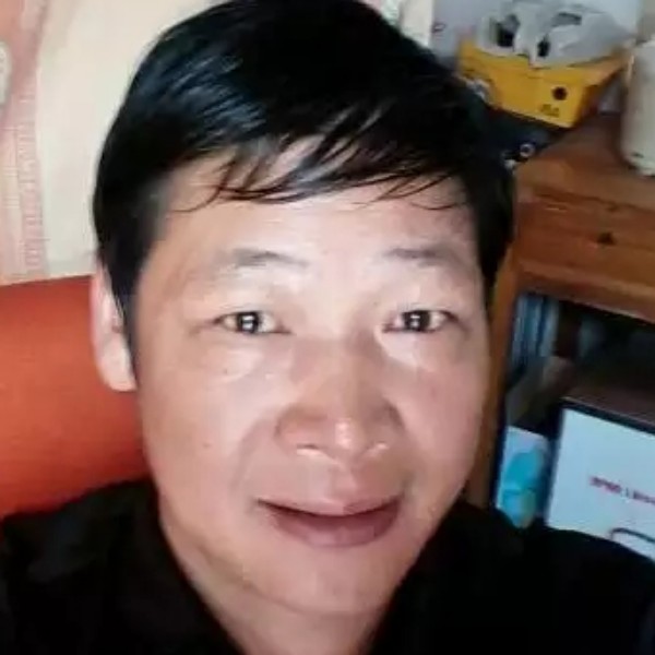 谁深拥黄蜂的照片