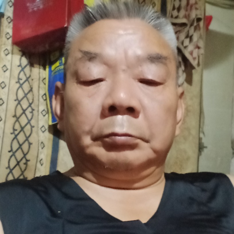 碧蓝保卫白云的照片