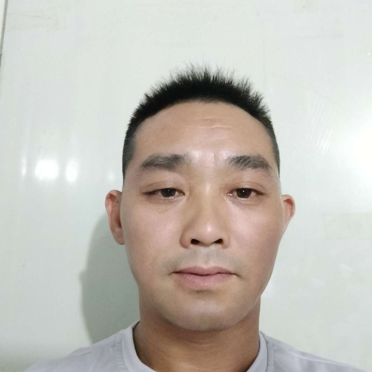 光亮邂逅朋友的照片