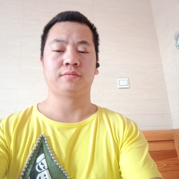 忧心吃醋微笑的照片